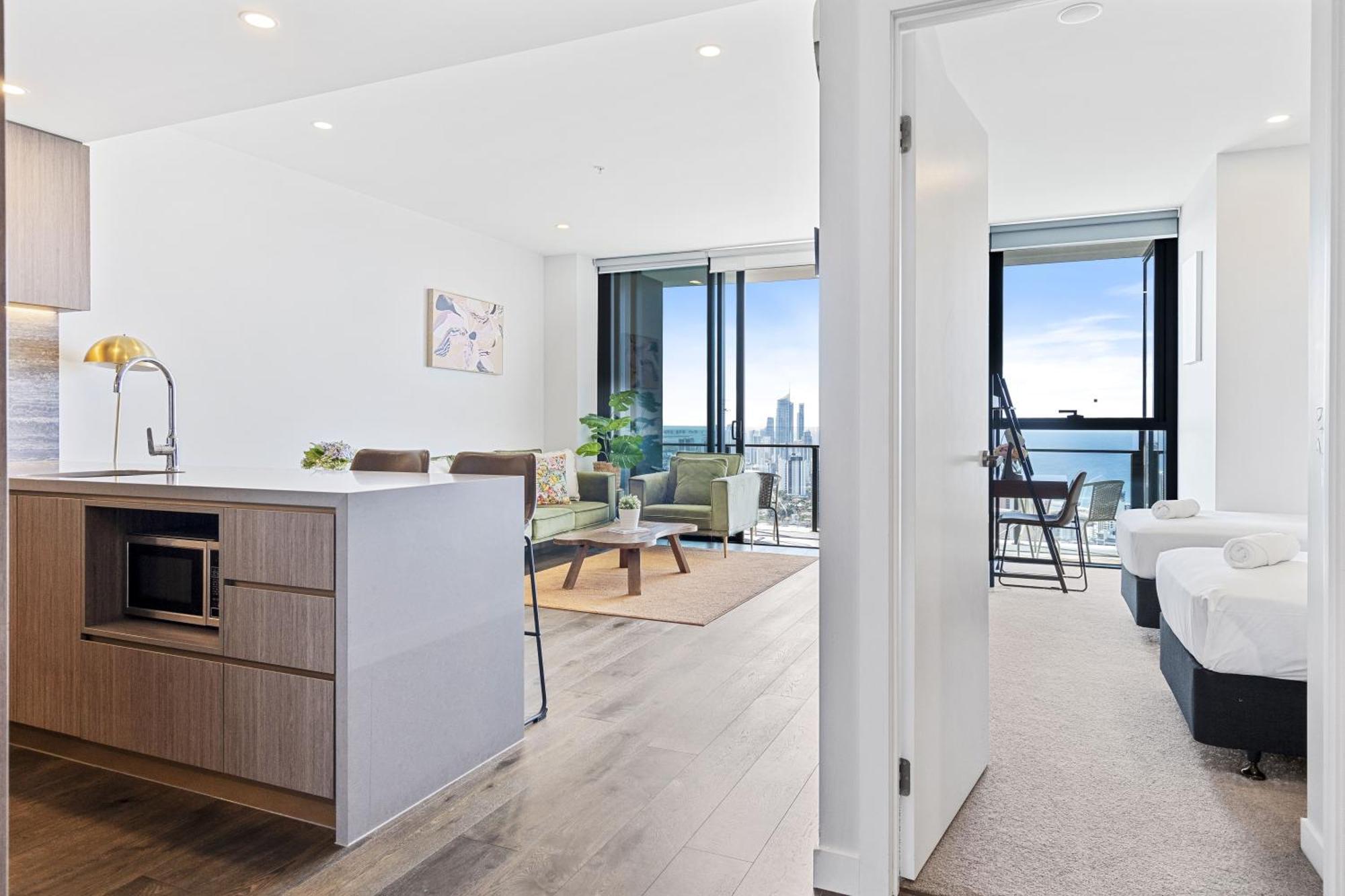 2 Bedroom 1 Bathroom Private At Casino - Paid Parking Only Apartment *