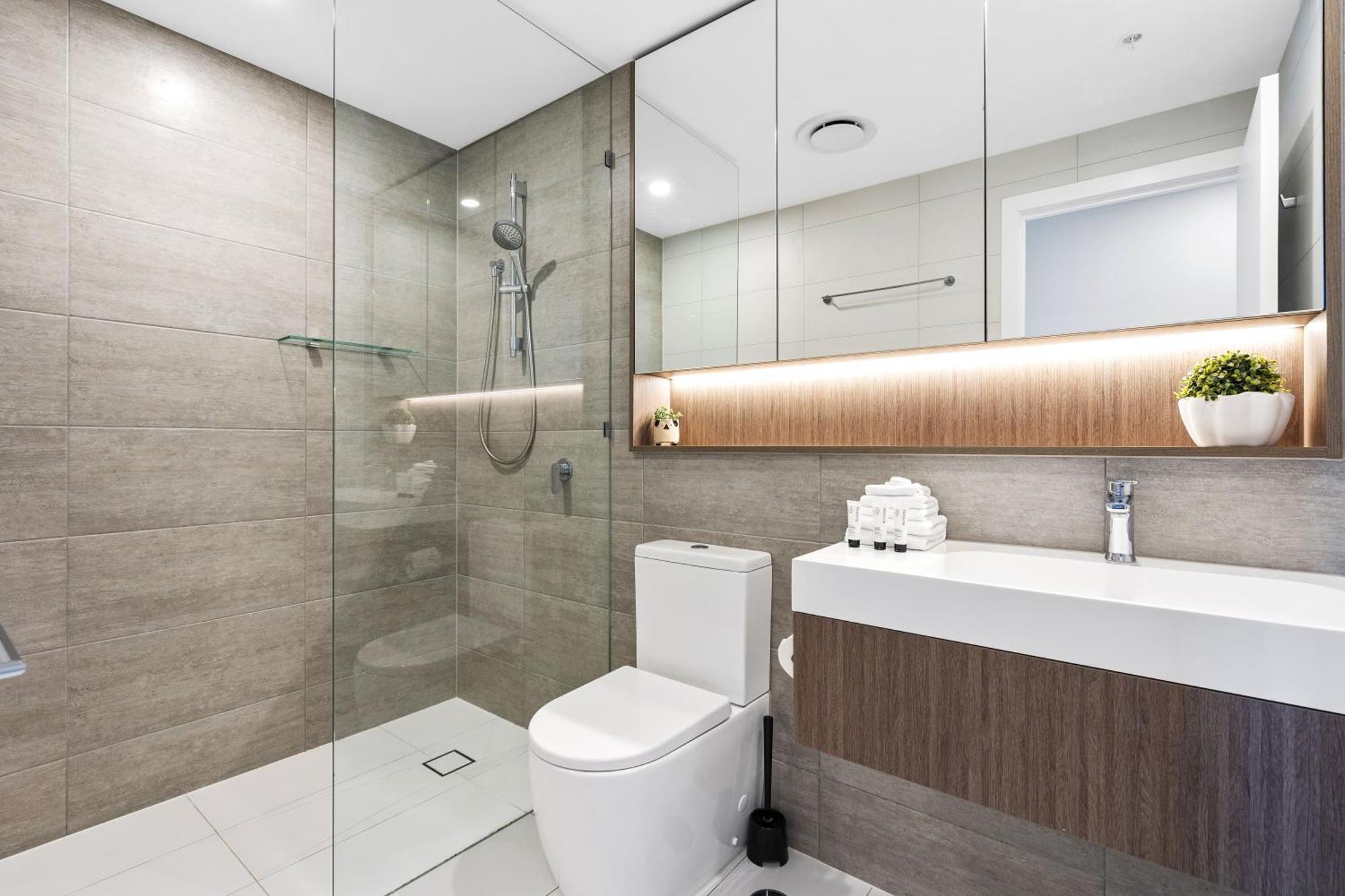 Apartment 2 Bedroom 1 Bathroom Private At Casino - Paid Parking Only *