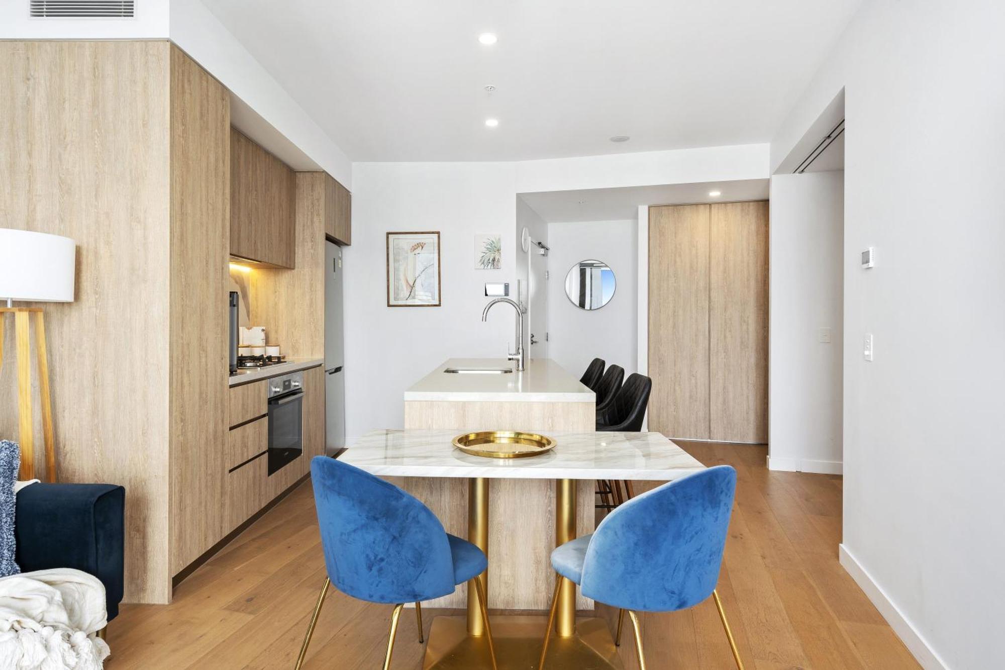 2 Bedroom 1 Bathroom Private At Casino - Paid Parking Only Apartment