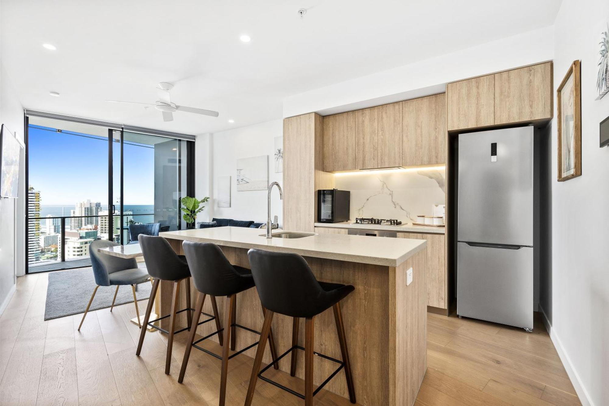 2 Bedroom 1 Bathroom Private At Casino - Paid Parking Only Apartment *