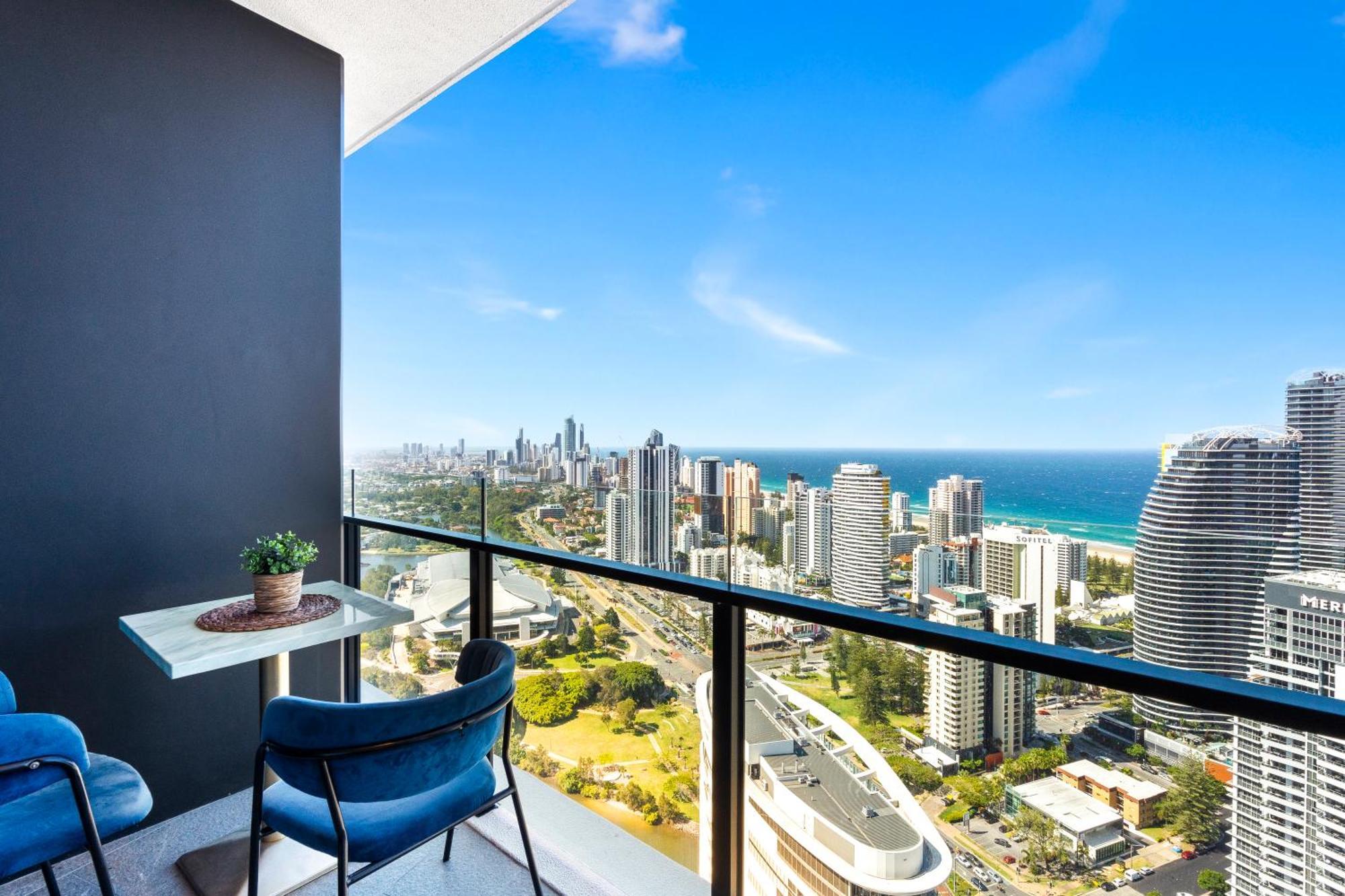 2 Bedroom 1 Bathroom Private At Casino - Paid Parking Only Apartment *