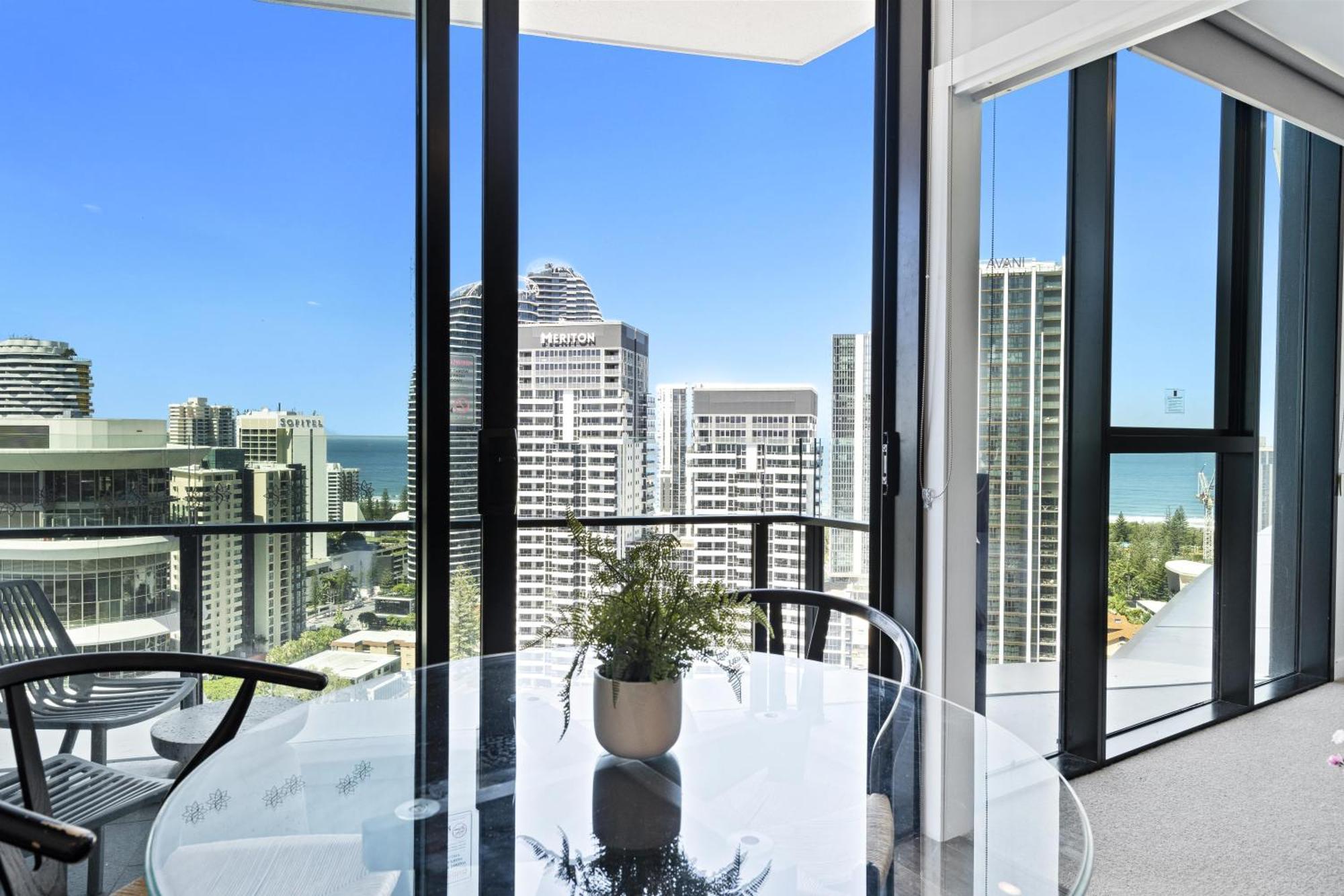 2 Bedroom 1 Bathroom Private At Casino - Paid Parking Only Apartment *
