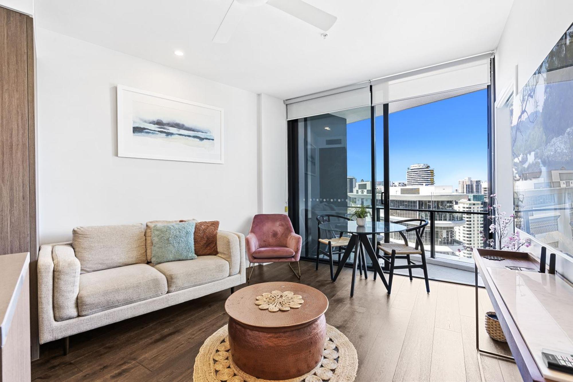 2 Bedroom 1 Bathroom Private At Casino - Paid Parking Only Apartment